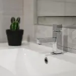 Wonderful Da Rocha Flat By Lovelystay פורטימאו