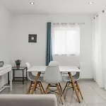 Wonderful Da Rocha Flat By Lovelystay * פורטימאו