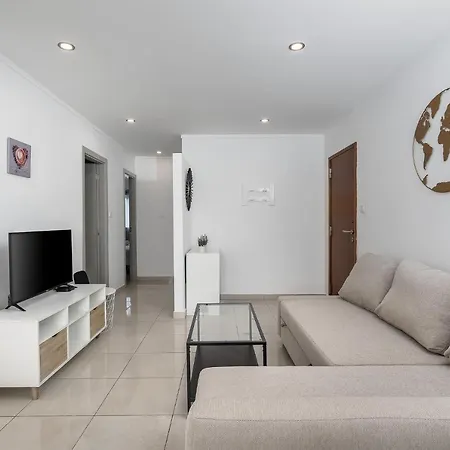 Wonderful Da Rocha Flat By Lovelystay