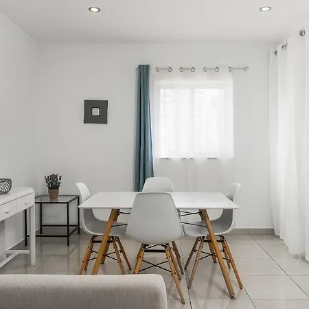 Wonderful Da Rocha Flat By Lovelystay * ポルティマン