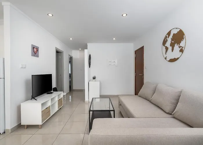 Wonderful Da Rocha Flat By Lovelystay