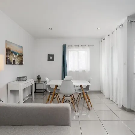 Wonderful Da Rocha Flat By Lovelystay