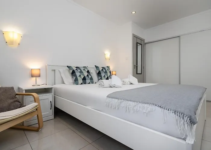 Wonderful Da Rocha Flat By Lovelystay * 포티마오